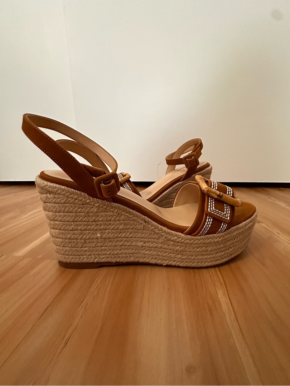L’Agence Women's Aurore Shoe In Buckskin In Brown Size 9.5 NWOT - Picture 4 of 7